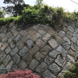 傾斜地における石積み擁壁について