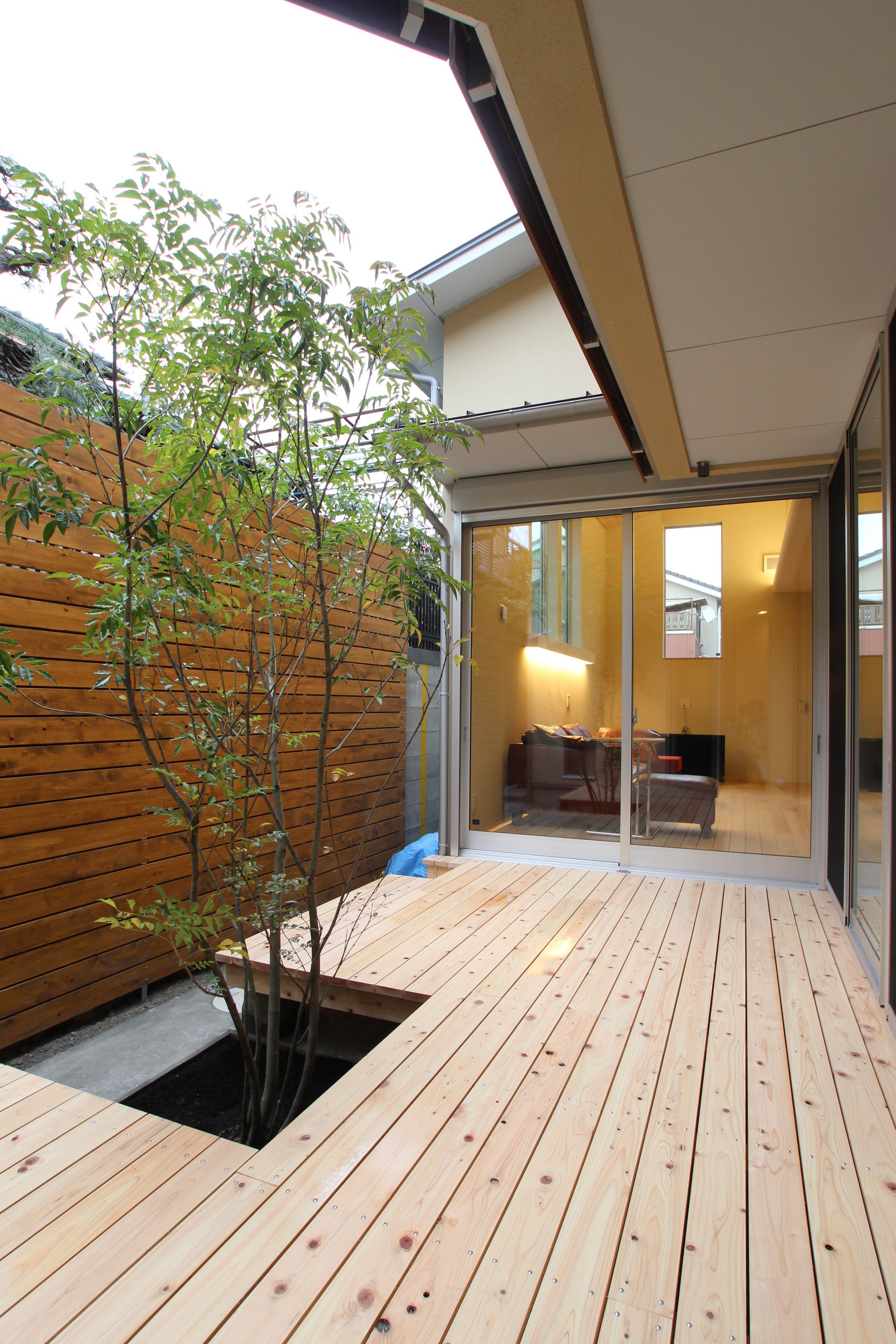 中庭とビルトインガレージのある家 Ats造家設計事務所の建築事例 Sumika 建築家 工務店との家づくりを無料でサポート