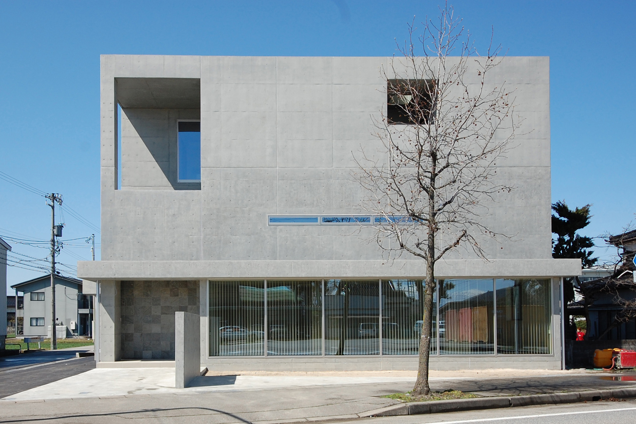 コンクリートとガラスの対比 株式会社rc Design Sumika 建築家 工務店との家づくりを無料でサポート