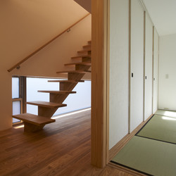 田園調布の家 東京、北国の暖房方式を採用した２世帯住宅