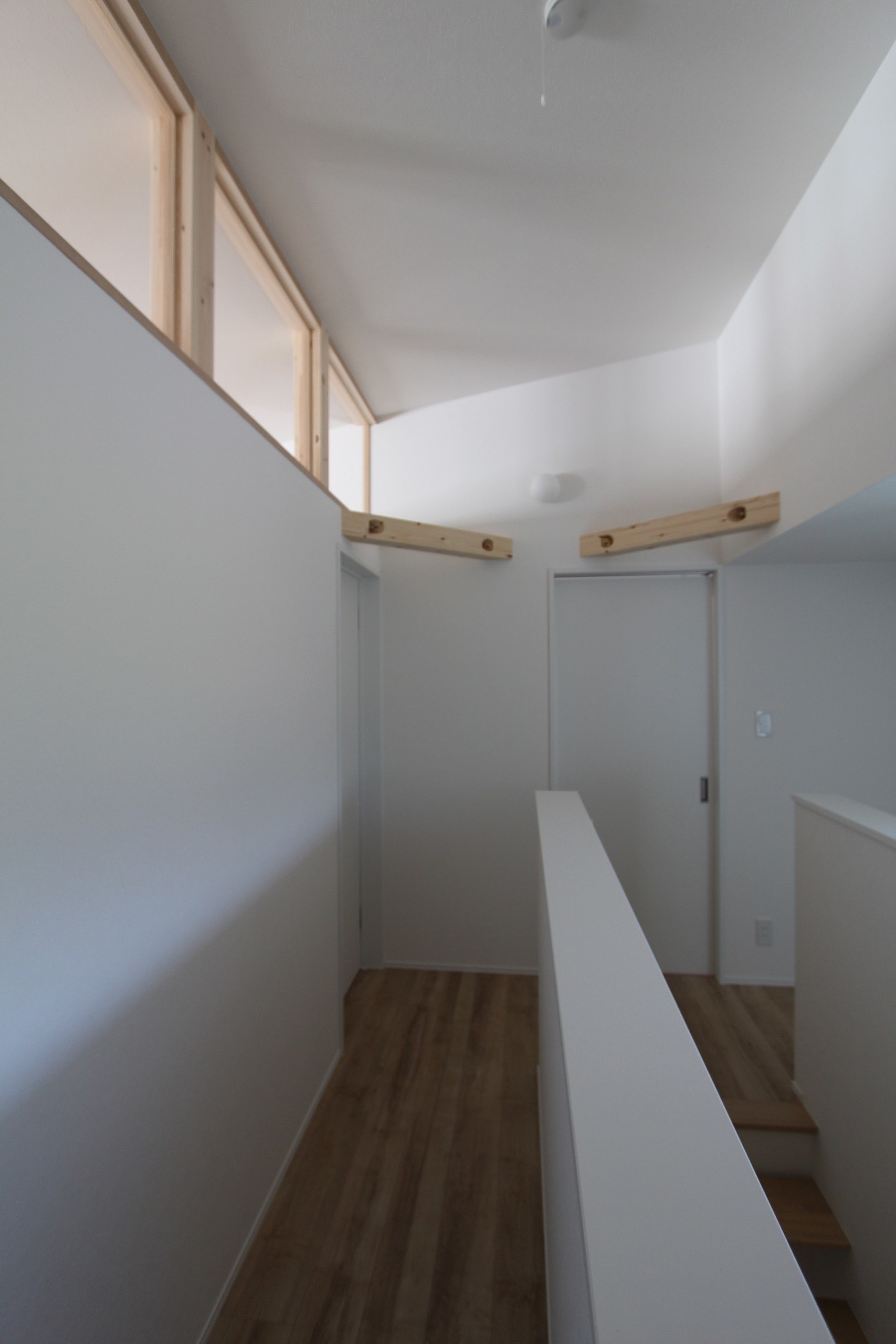 中廊下に光を呼ぶ　単世帯4LDK35坪【垂井の家】の建築事例写真