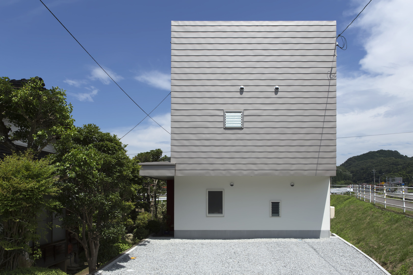 母屋と庭を活かした二世帯住宅（島根県安来市）の建築事例写真