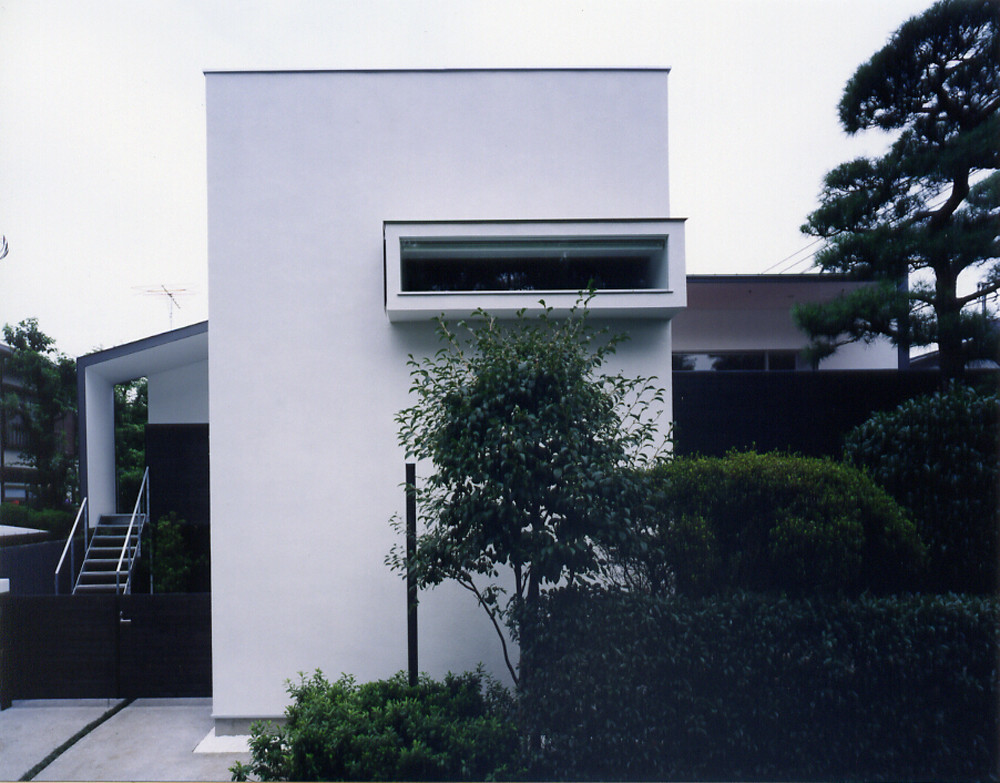 ＫＷ　前庭を共有する二世帯住宅の建築事例写真