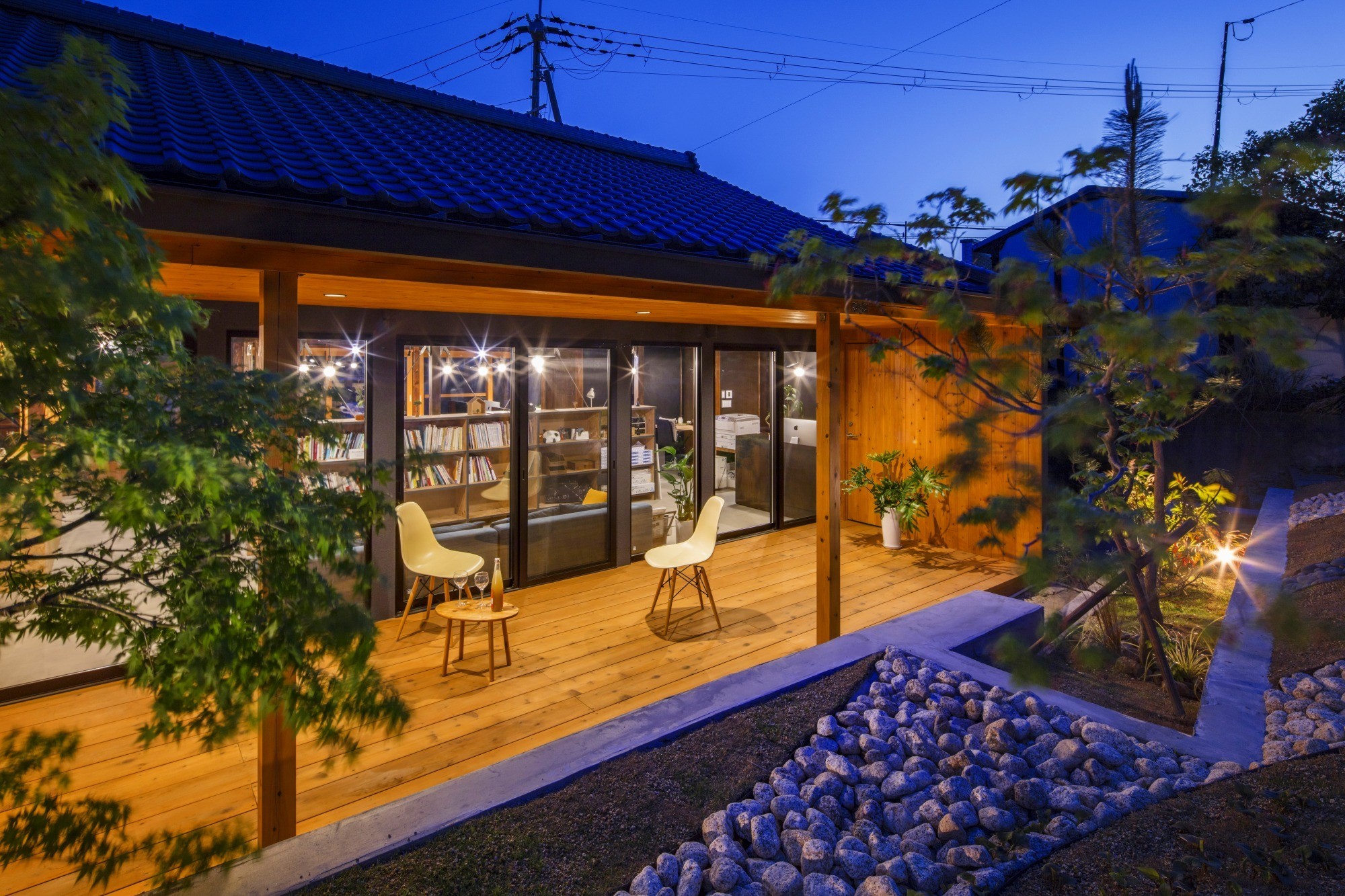 築100年古民家リノベーションオフィス 大きなテラス 庭 Sumika 建築家 工務店との家づくりを無料でサポート