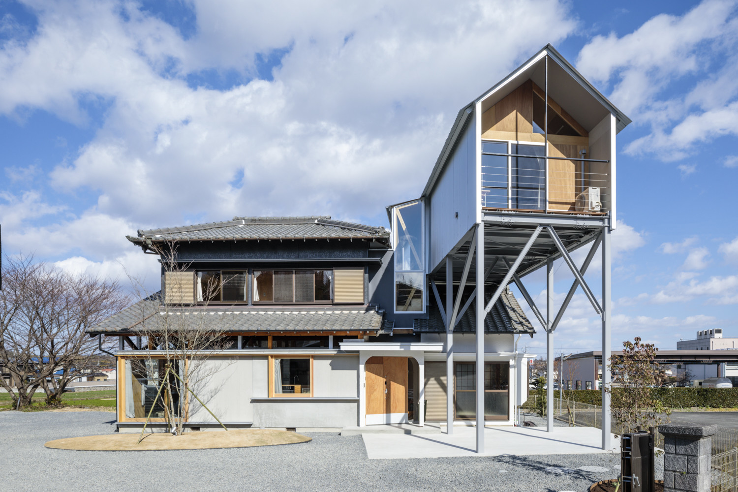 西坂部の家／二世帯へのリノベーション＆増築の建築事例写真