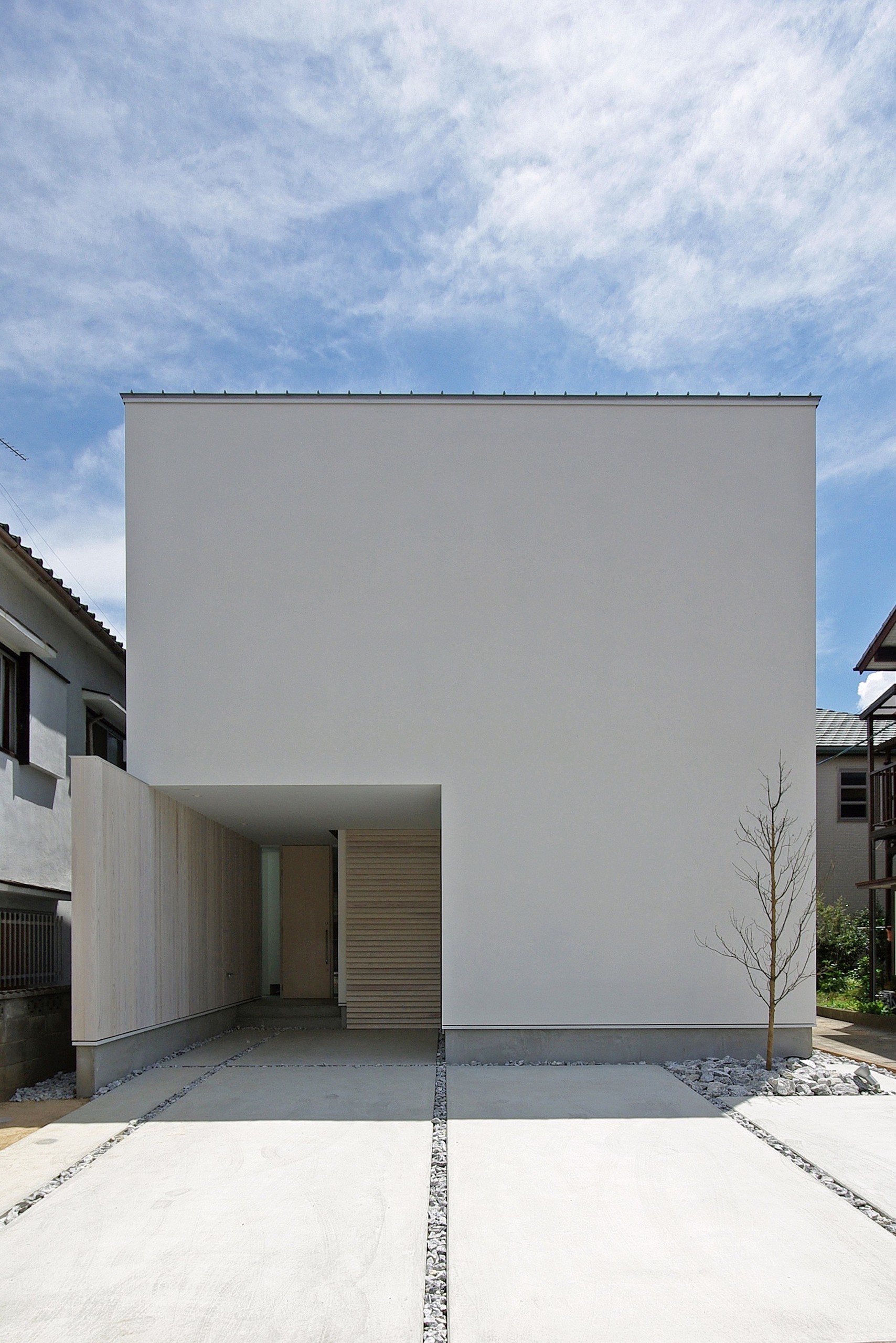 2世帯住宅ですが、中庭を挟んで生活する形になっているので、適度な距離感をとれる間取りとなっています。 | 豊川の家-toyokawa