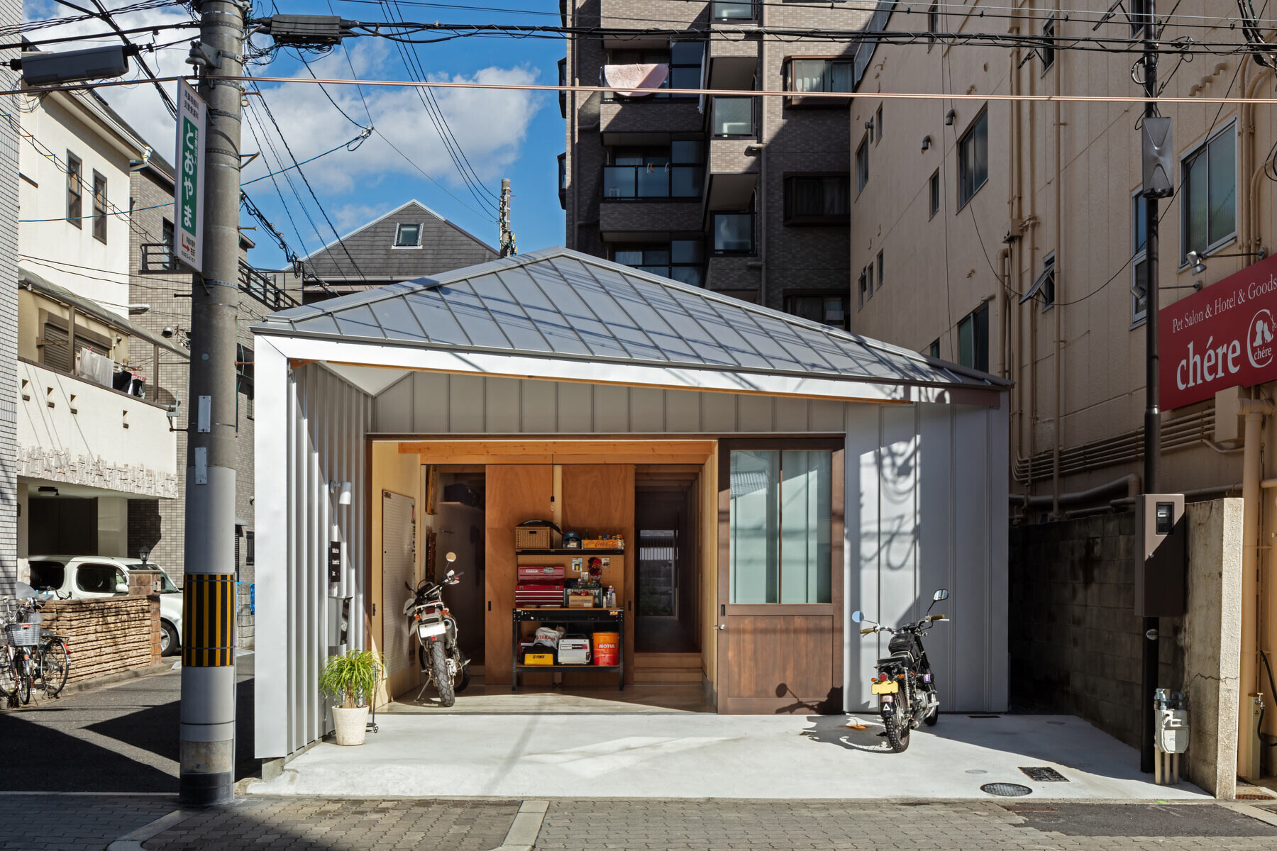 ファサード近景。 | 細長くてコンパクトな平屋の都市住宅｜大阪市｜工具箱の家