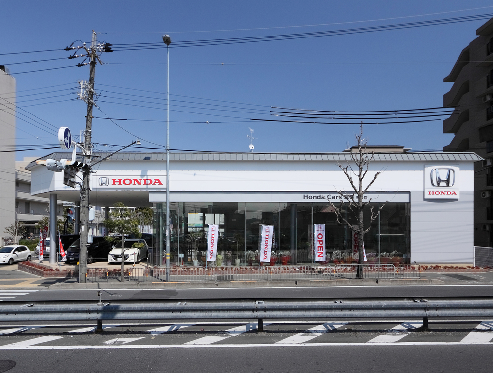 ホンダカーズ京都　五条店の建築事例写真