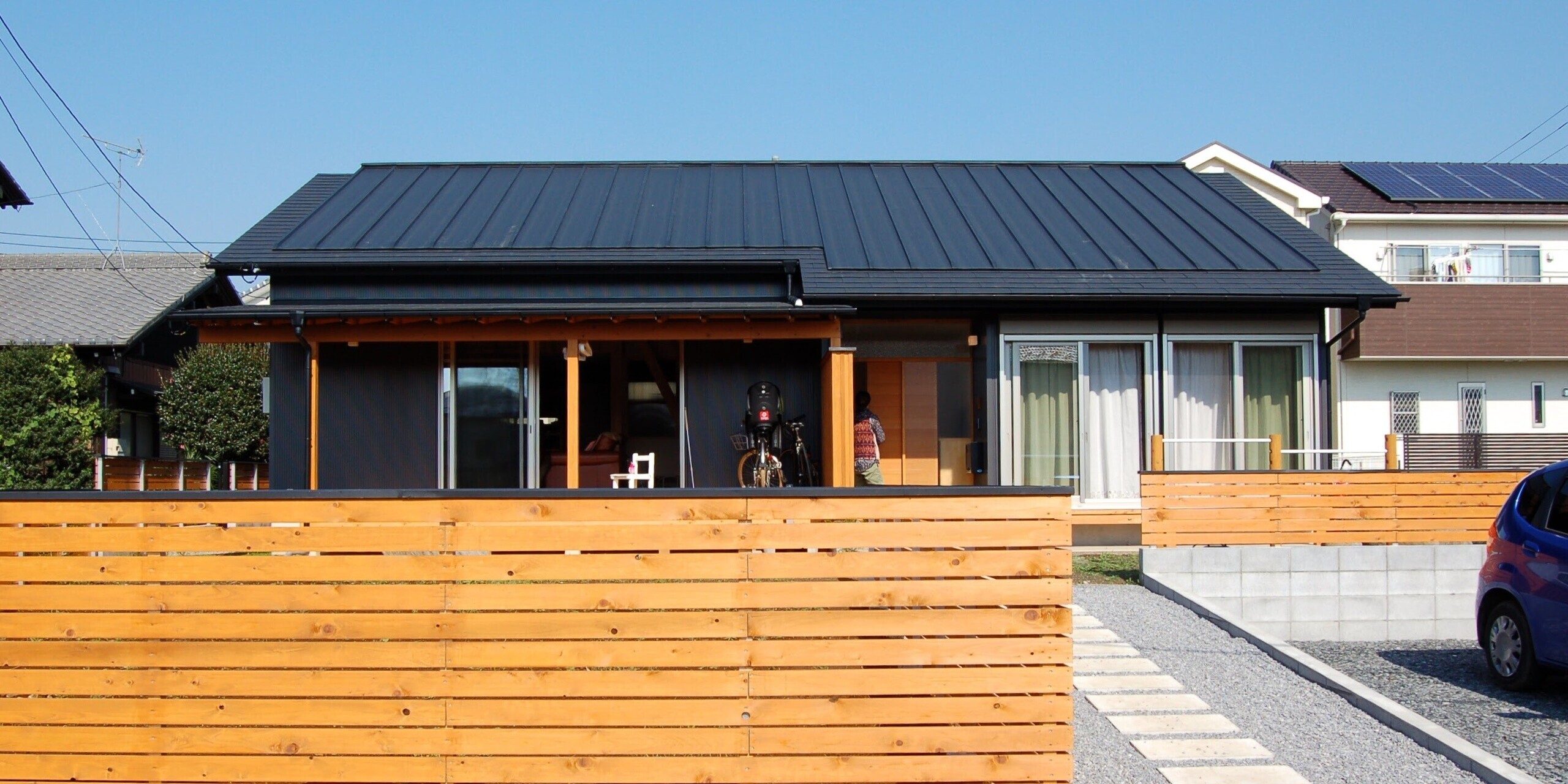 次世代ソーラーシステム「そよ風」導入／大屋根の平家の建築事例写真