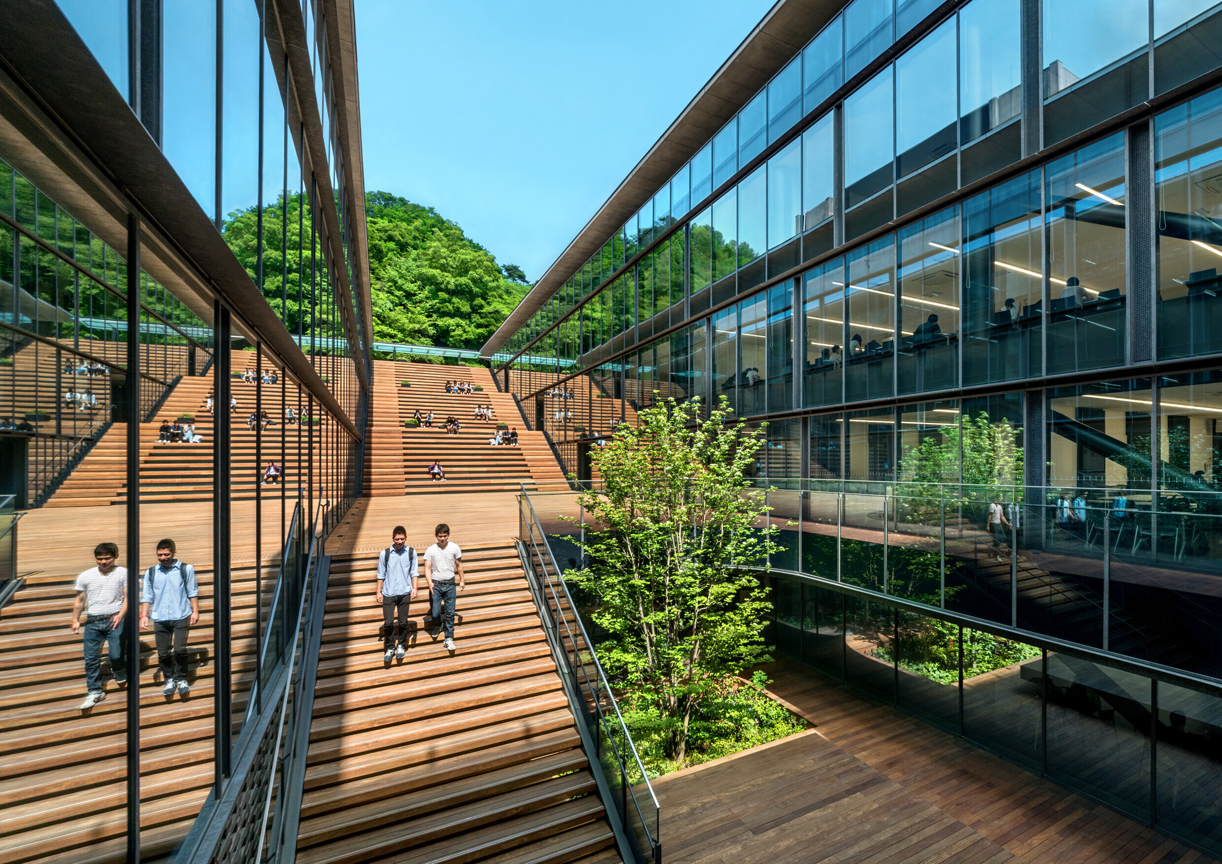 京都産業大学サギタリウス館の建築事例写真