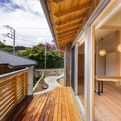 冬至の日の出が神棚を照らす家 | 一級建築士事務所 感共ラボの森の建築 