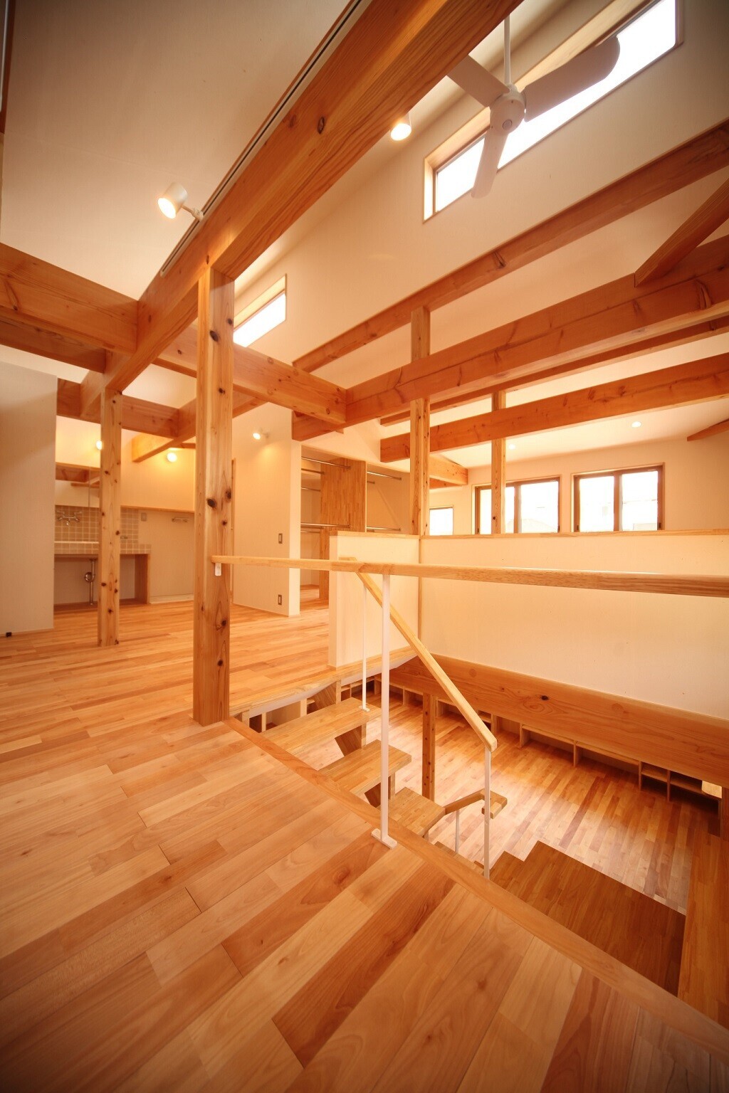 開放的大空間自然素材の家の建築事例写真
