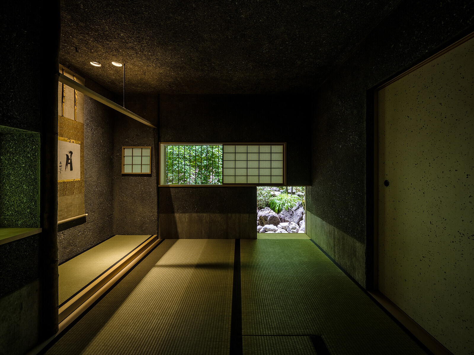 レッドゾーンの茶室 コンクリ庵の建築事例写真